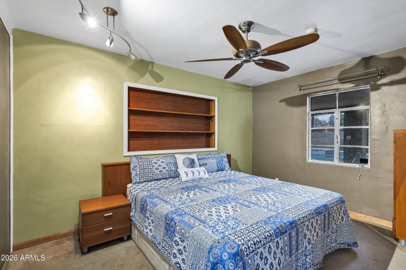 2842 E Cheery Lynn Rd-23