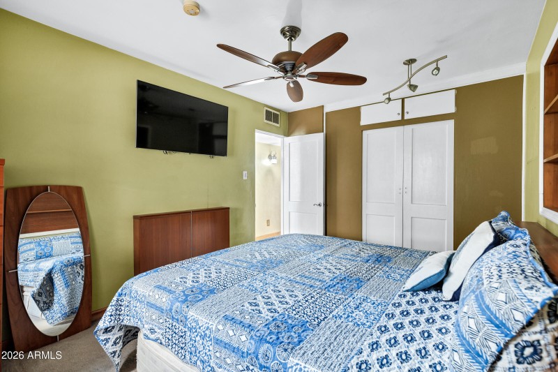 2842 E Cheery Lynn Rd-25