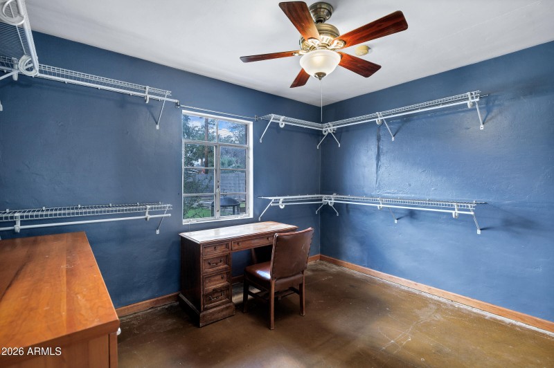 2842 E Cheery Lynn Rd-26