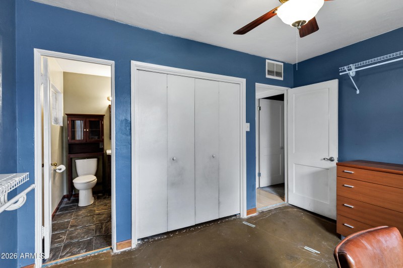 2842 E Cheery Lynn Rd-27