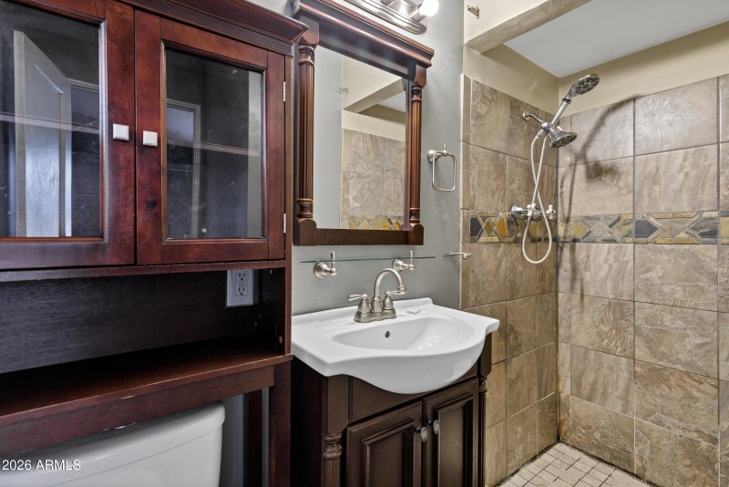 2842 E Cheery Lynn Rd-28