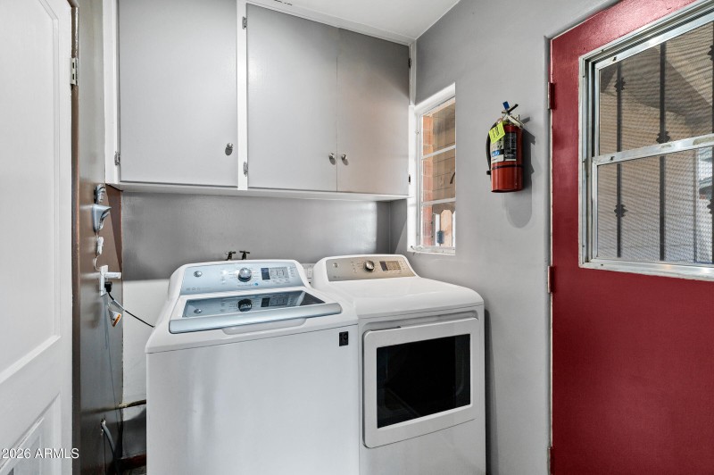 2842 E Cheery Lynn Rd-29