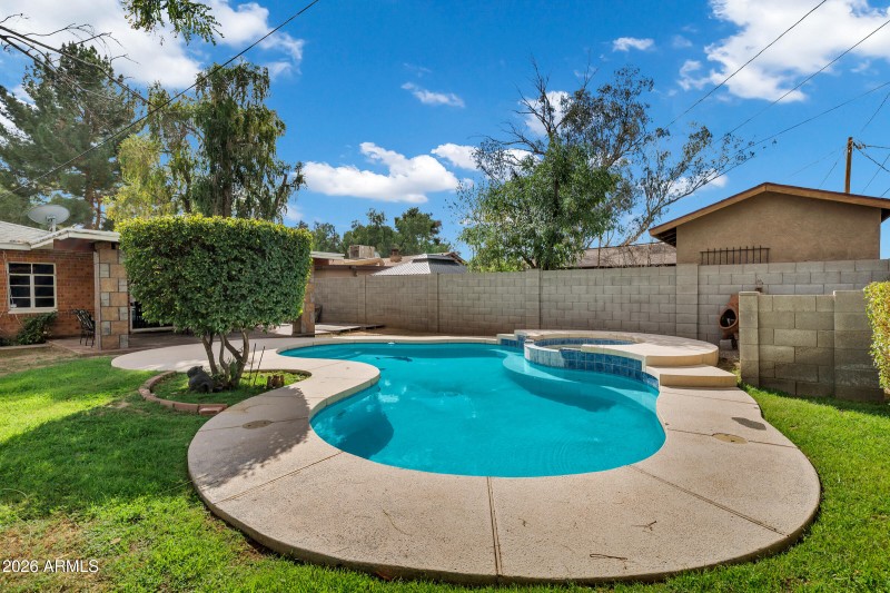 2842 E Cheery Lynn Rd-34