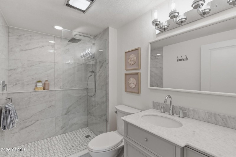 Fully Updated Ensuite Bath