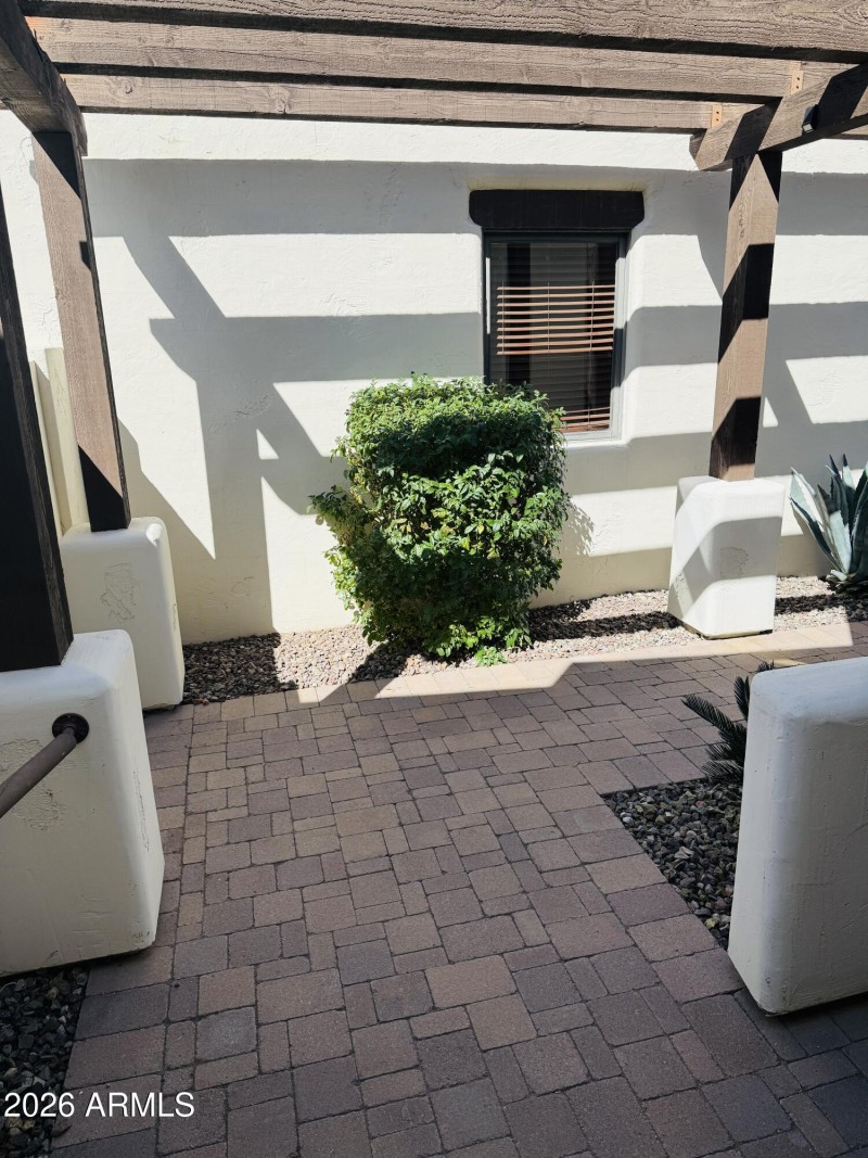 Casita, walkway to door