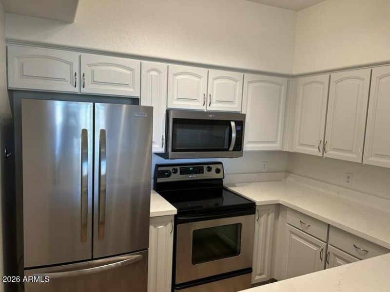 425 W Rio Salado Kitchen1