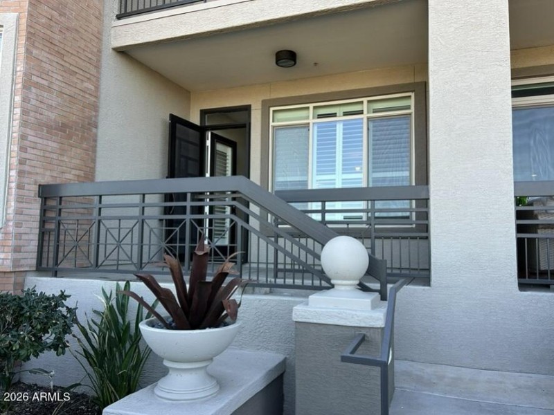 425 W Rio Salado Entry and Patio