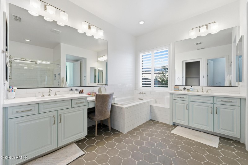 038-primary-bathroom