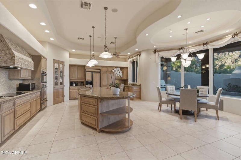 Kitchen & Breakfast Room