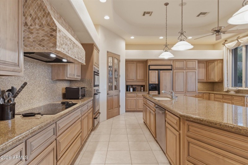 Kitchen features 36_ cook top