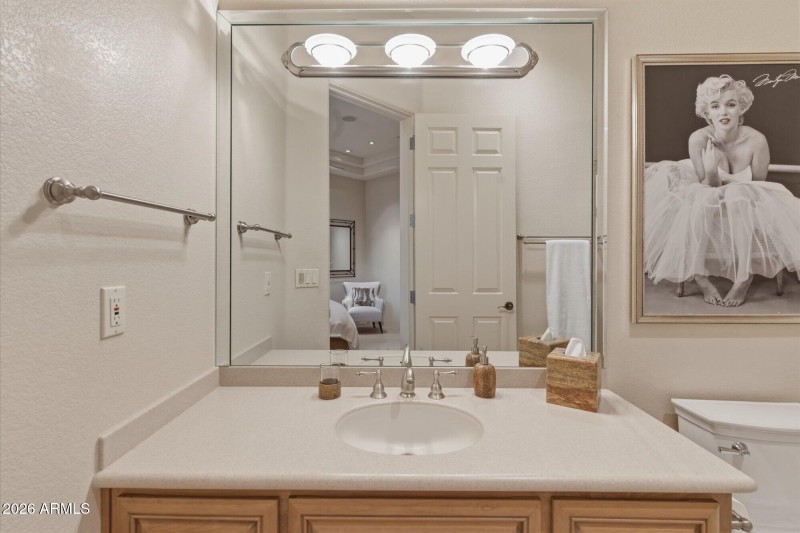 Guest Ensuite Bath 2