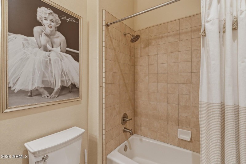 Guest Ensuite Bath 2