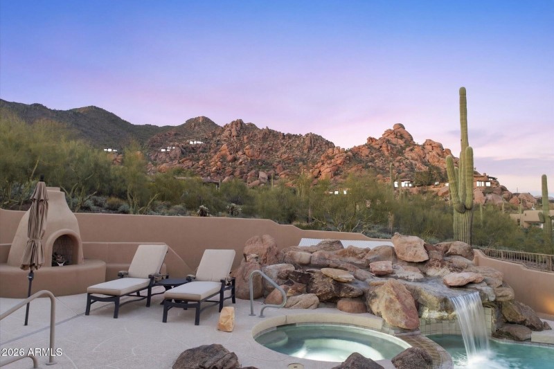 Impressive Boulder water feature