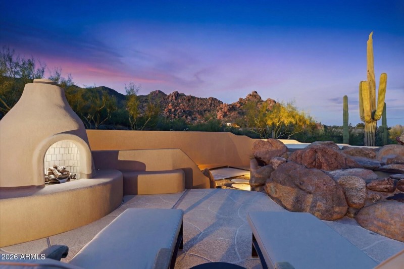 Lounge by the Fireplace