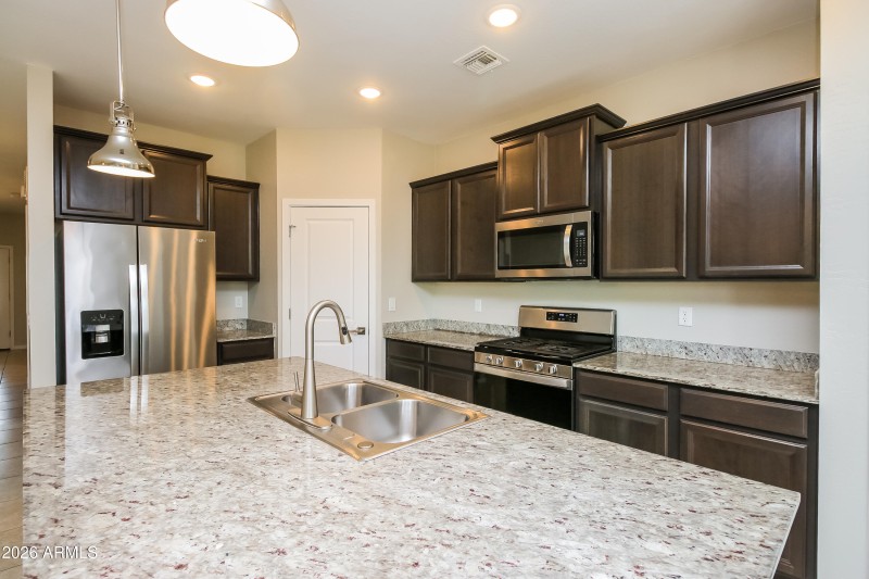 1011242.40454 W HENSLEY WAY - Kitchen