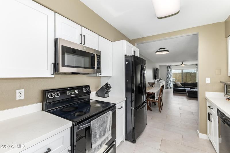 All appliances convey