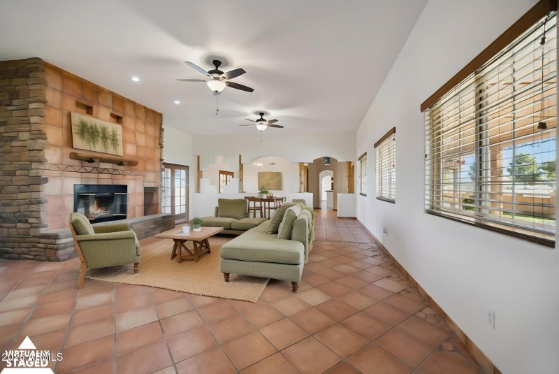 6-web-or-mls-7496-s-linda-lou-rd