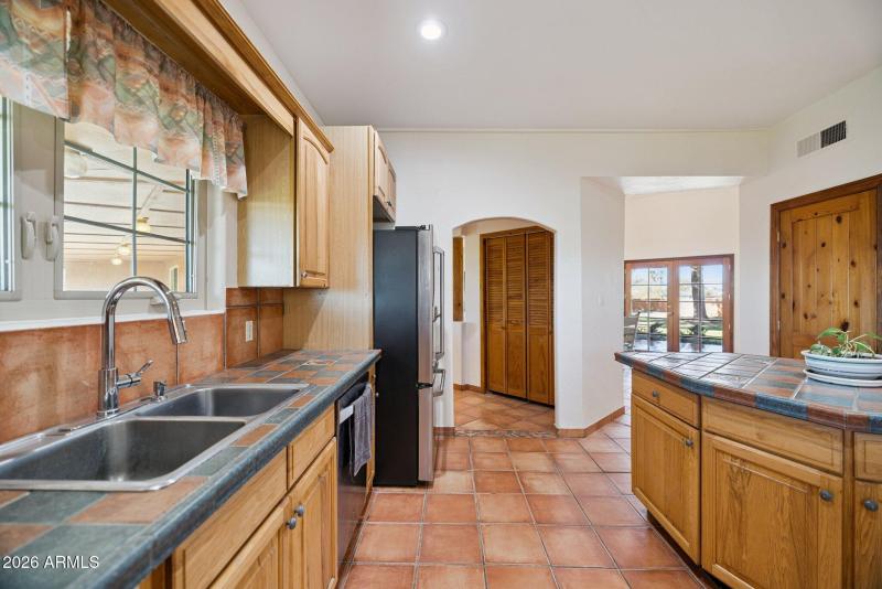 18-web-or-mls-7496-s-linda-lou-rd