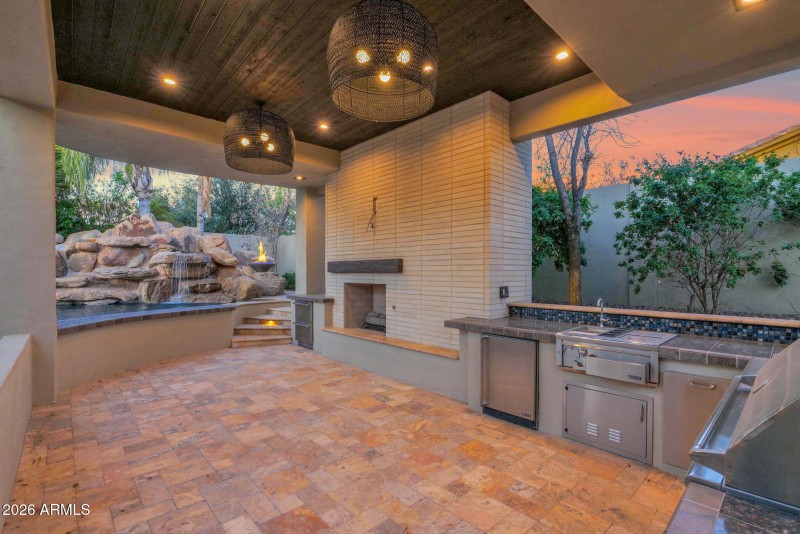 Outdoor Kitchen