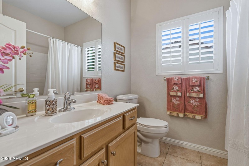 Hall bath with tub/shower