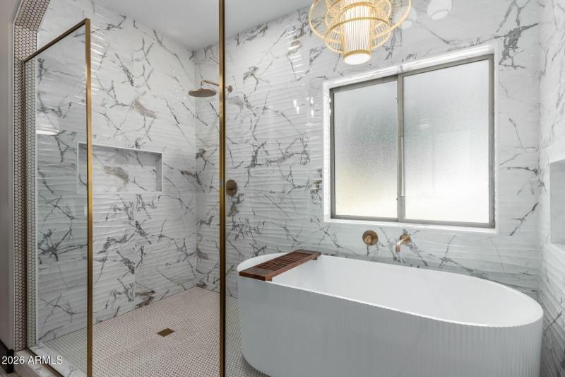 037_Primary Bathroom