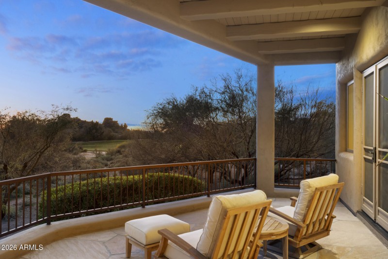 Sitting Area off Primary
