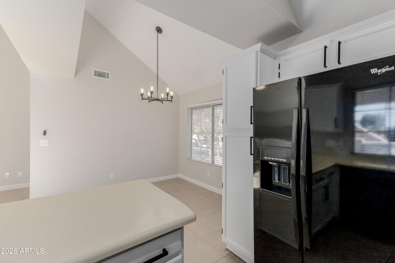 Kitchen/eat-in dining