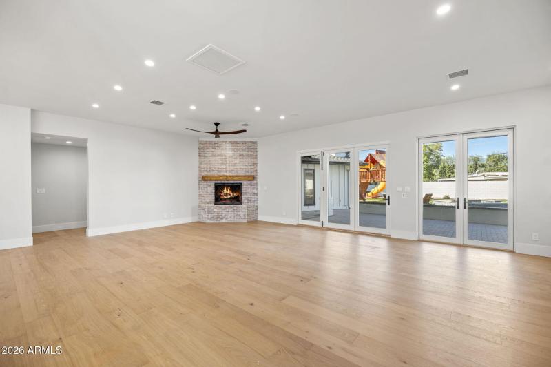 10-web-or-mls-4030-n-54th-pl