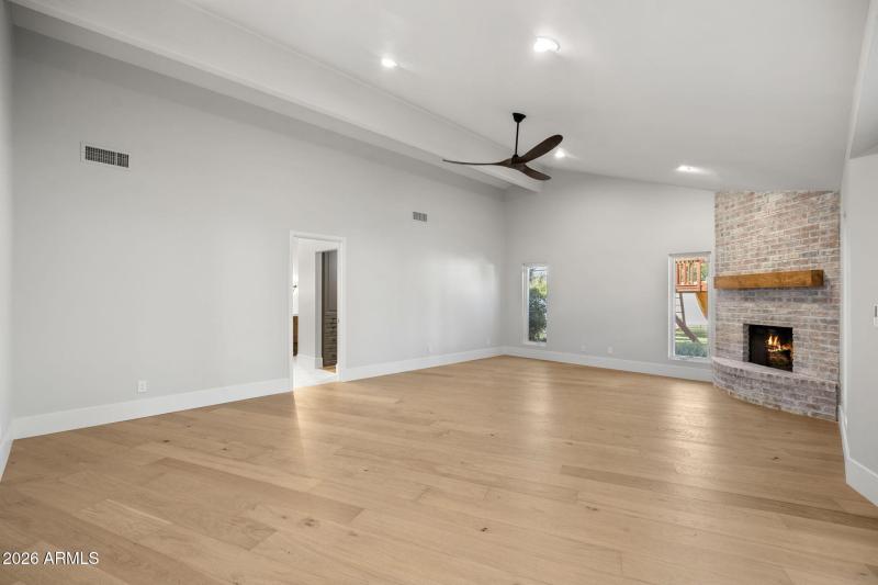 40-web-or-mls-4030-n-54th-pl