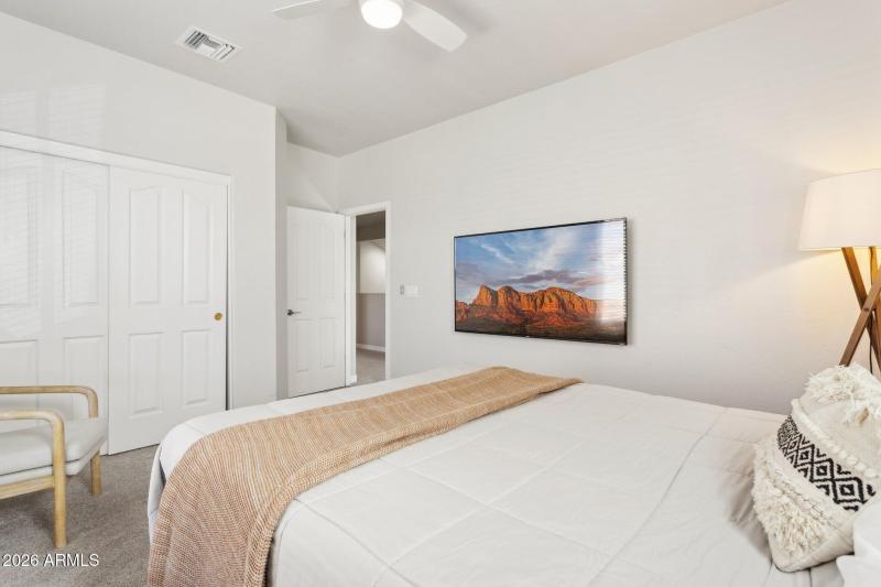 43-web-or-mls-16032-s-1st-st