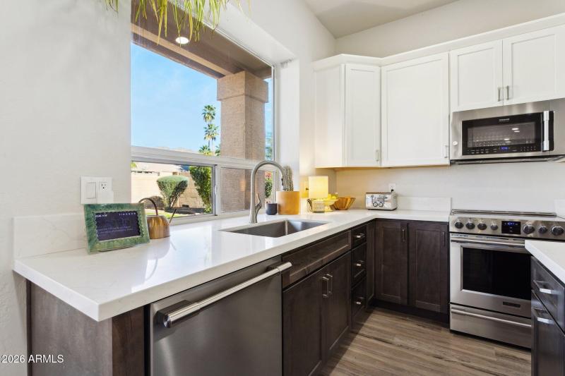 20-web-or-mls-16032-s-1st-st