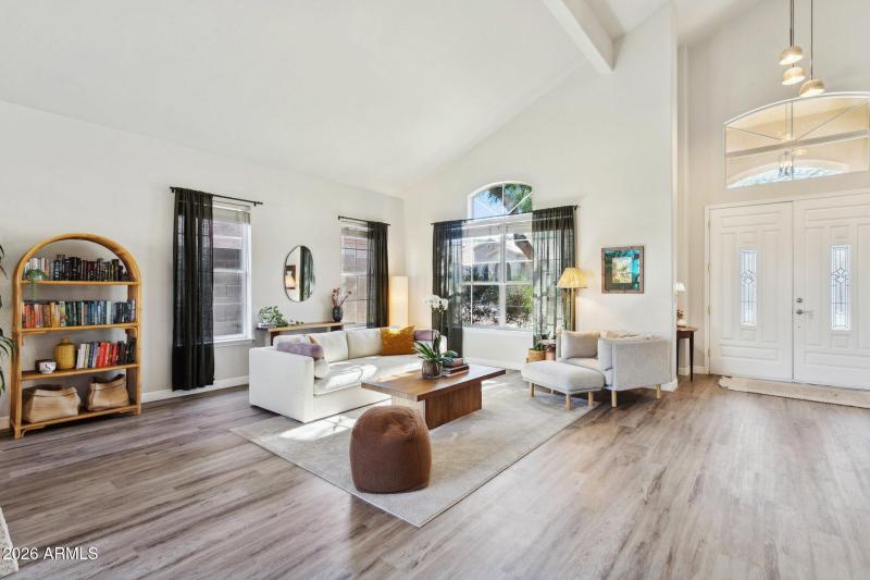 2-web-or-mls-16032-s-1st-st