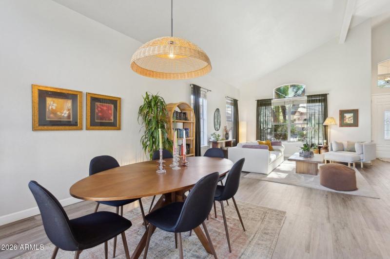 5-web-or-mls-16032-s-1st-st