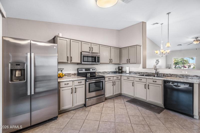 30528 N Sunray Dr-10