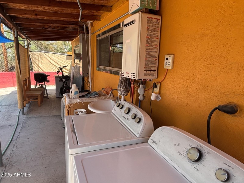 851 N washington Back Porch Laundry