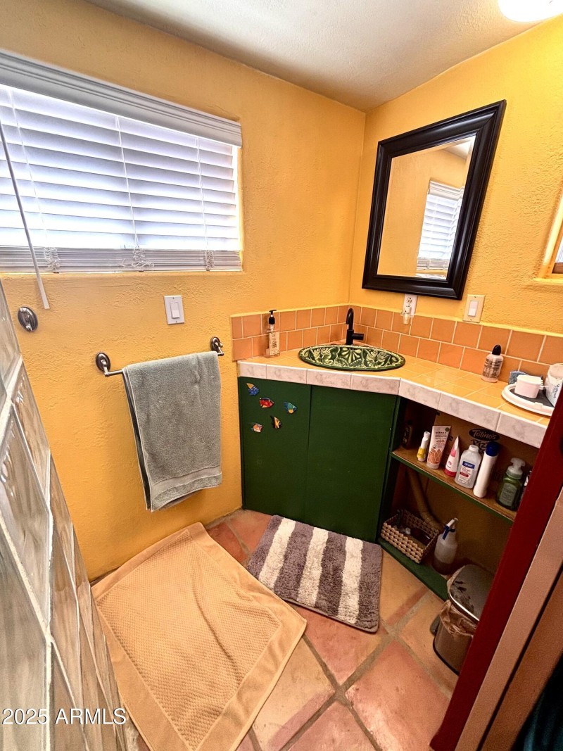 851 N Washington Main Bath