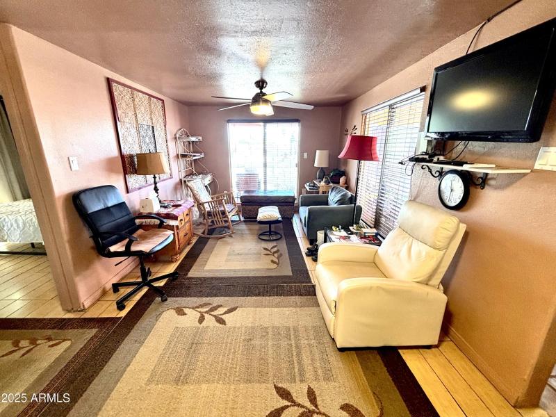 851 N Washington Living area