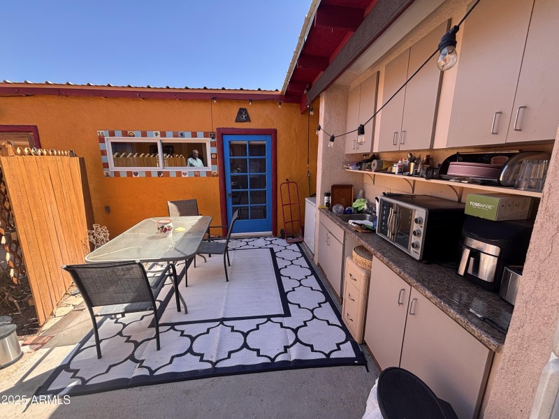 851 N Washington Casita Courtyeard livin