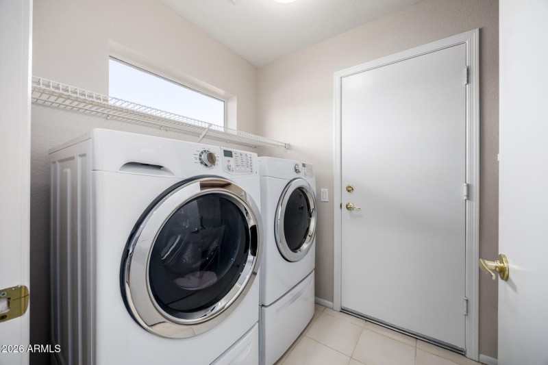 31 Indoor Laundry with Laundry tub