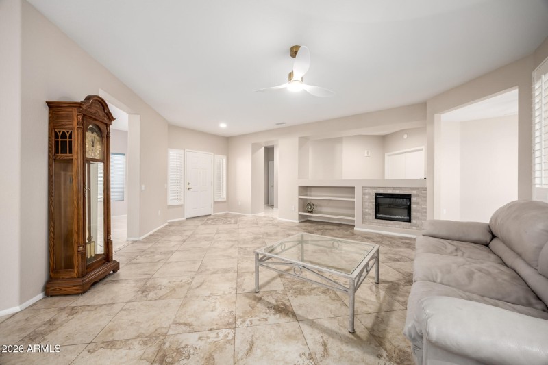 10 Open Concept - great for entertaining