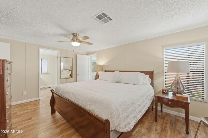 20-Primary Bedroom (2)