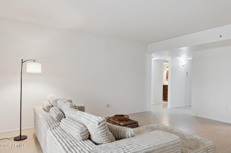 3-web-or-mls-7950-e-camelback-rd-bldg-28