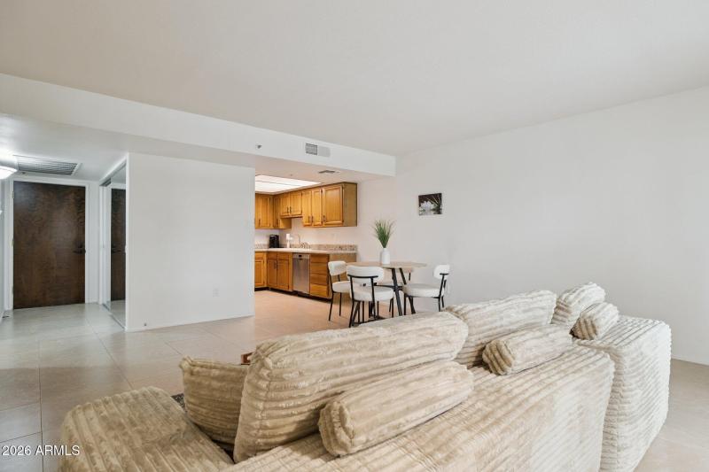 4-web-or-mls-7950-e-camelback-rd-bldg-28