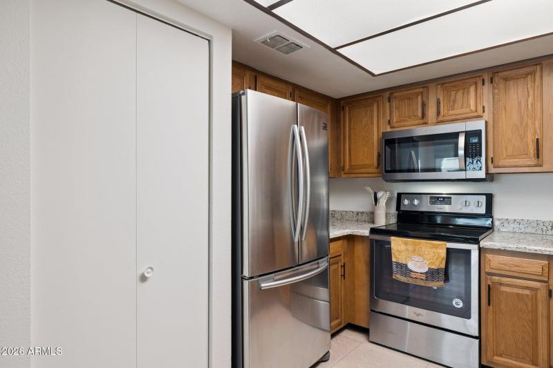 7-web-or-mls-7950-e-camelback-rd-bldg-28