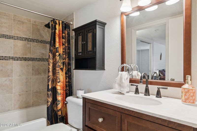 12-web-or-mls-7950-e-camelback-rd-bldg-2