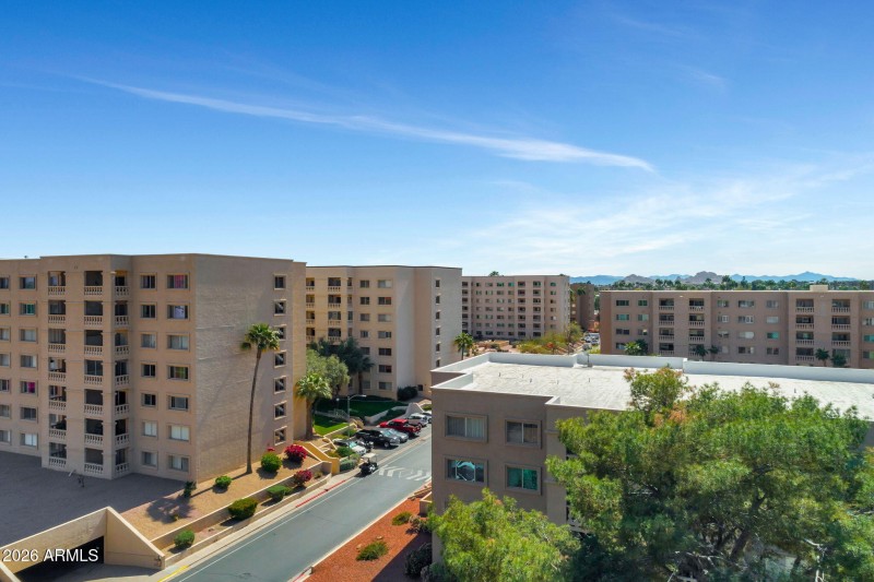 28-web-or-mls-7950-e-camelback-rd-bldg-2
