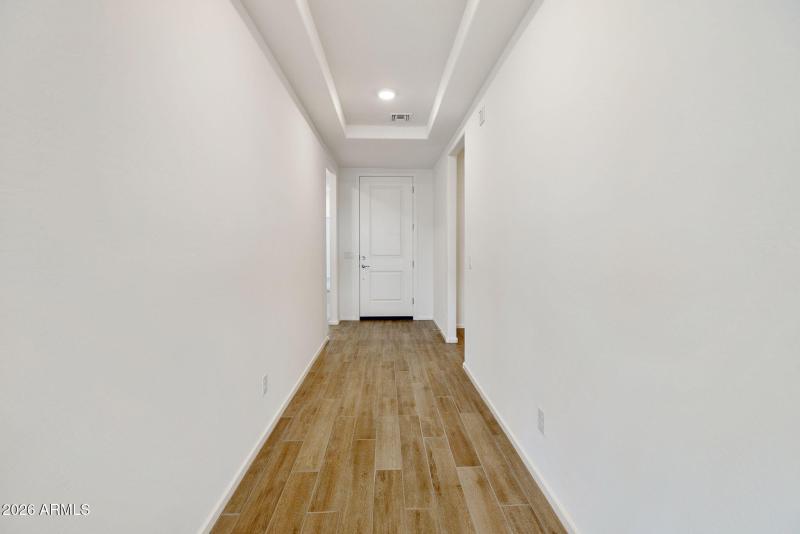 FOYER WITH TRAYED CEILING