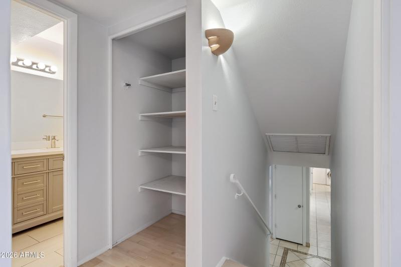 1627 E Fremont Dr-16