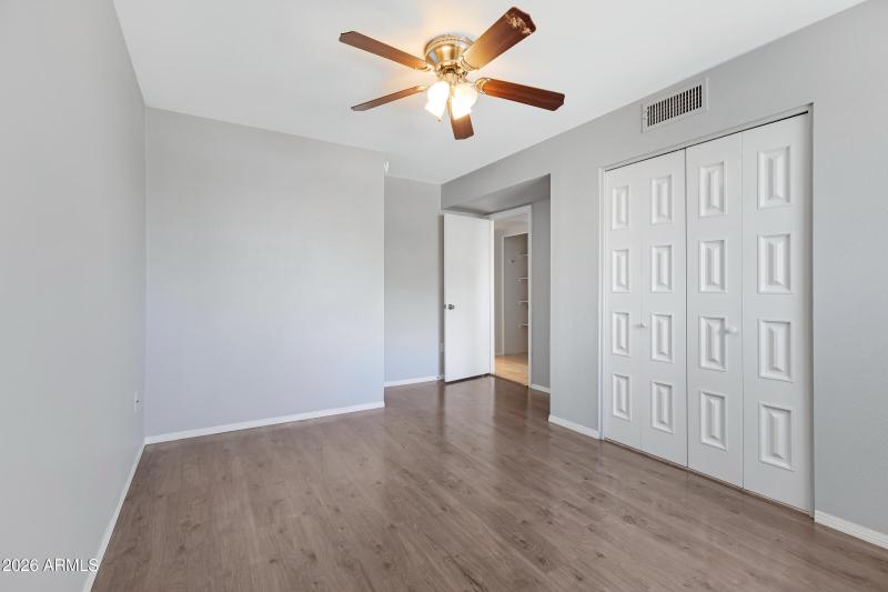 1627 E Fremont Dr-19