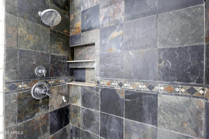 1627 E Fremont Dr-31